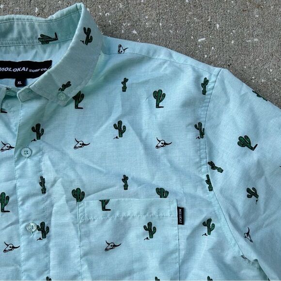 Molokai Surf Co Cactus and Skull Light Blue Casual Men’s Button Down Shirt - Picture 3 of 6